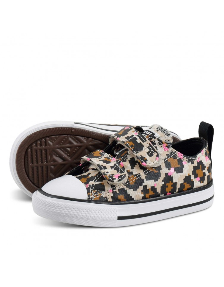 CHUCK TAYLOR