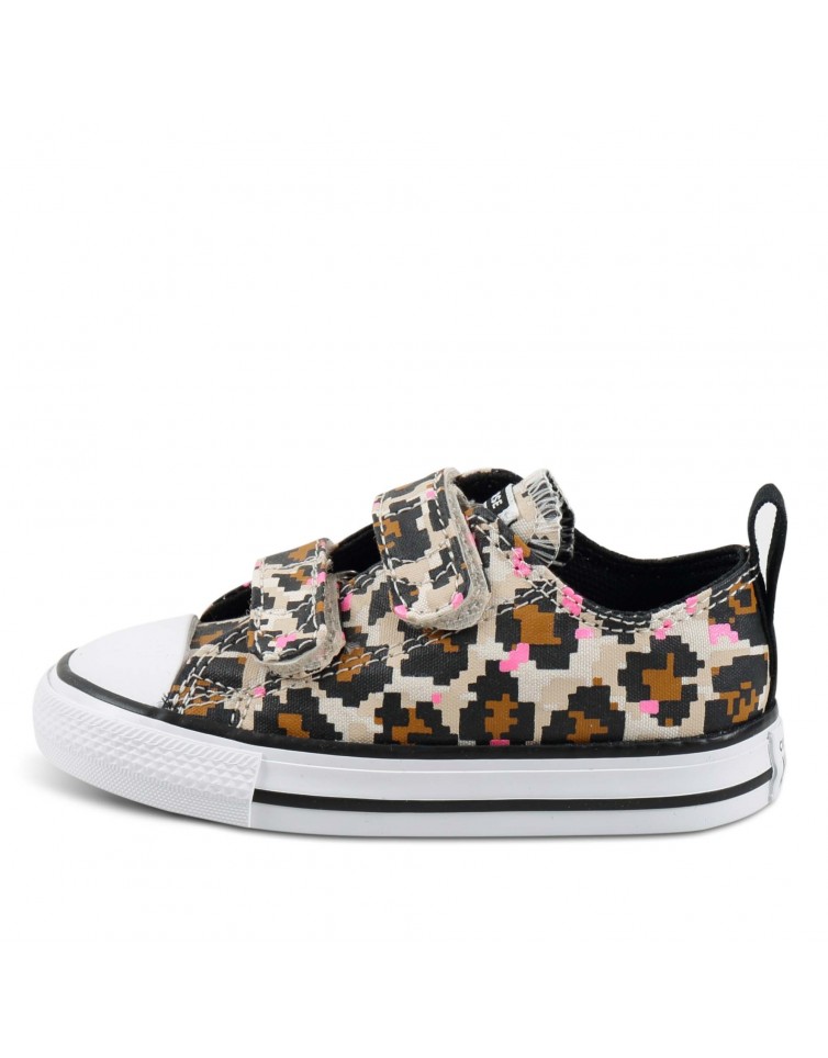 CHUCK TAYLOR