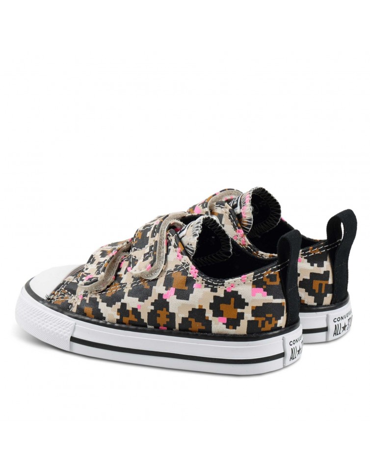 CHUCK TAYLOR