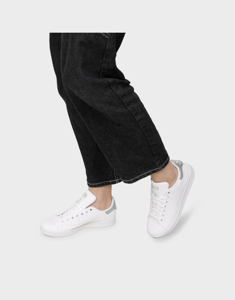 STAN SMITH J