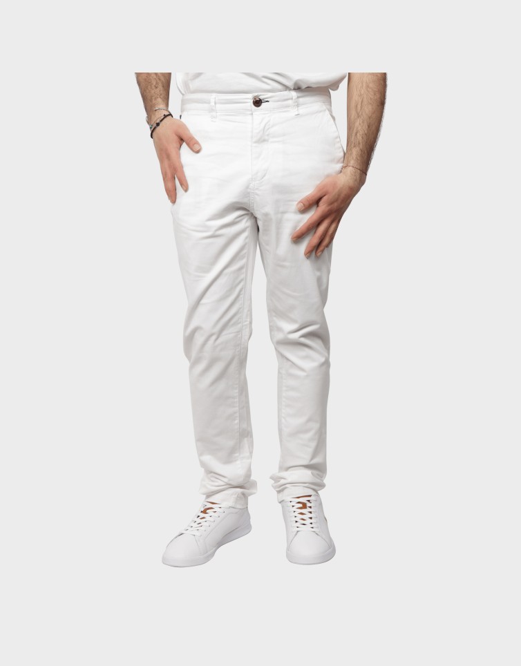 ESSENTIAL COMFORT CHINO