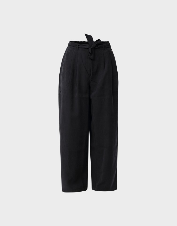 PANTS WITH PLEATS