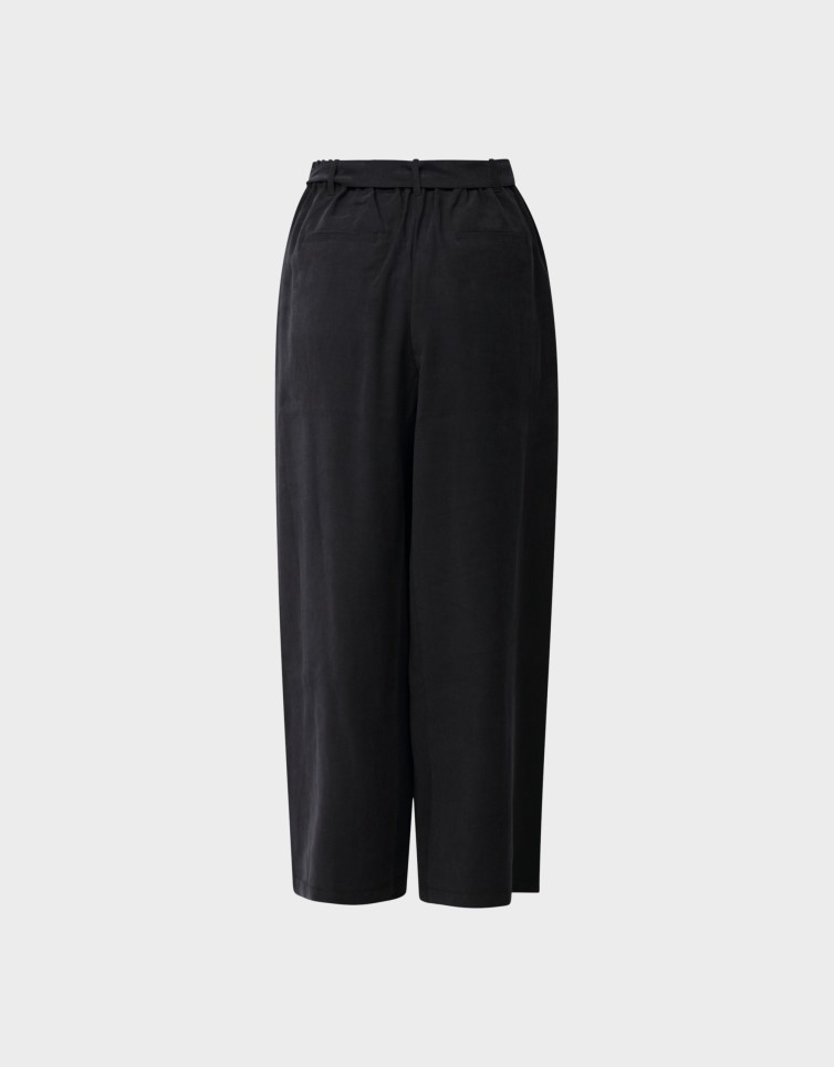 PANTS WITH PLEATS