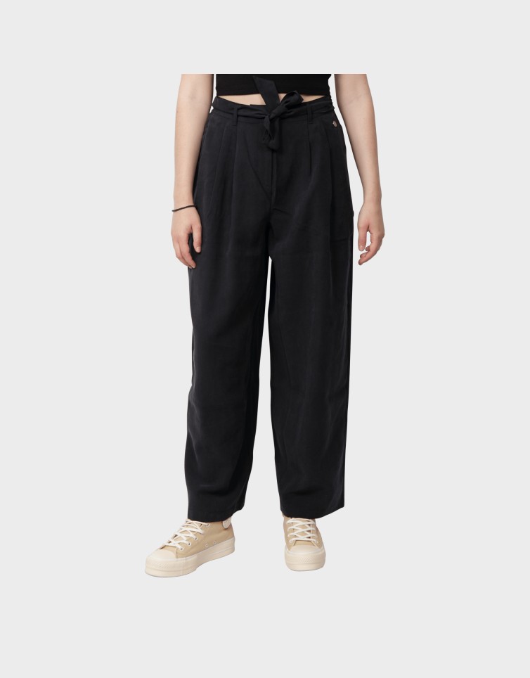 PANTS WITH PLEATS