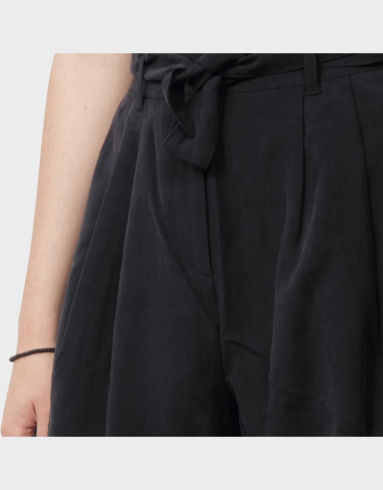 PANTS WITH PLEATS