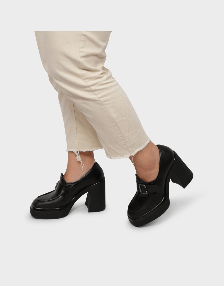 METALLIC BUCKLE LOAFER