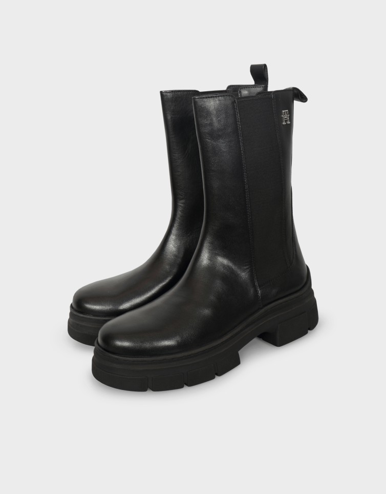 ESSENTIAL LEATHER CHELSEA BOOT