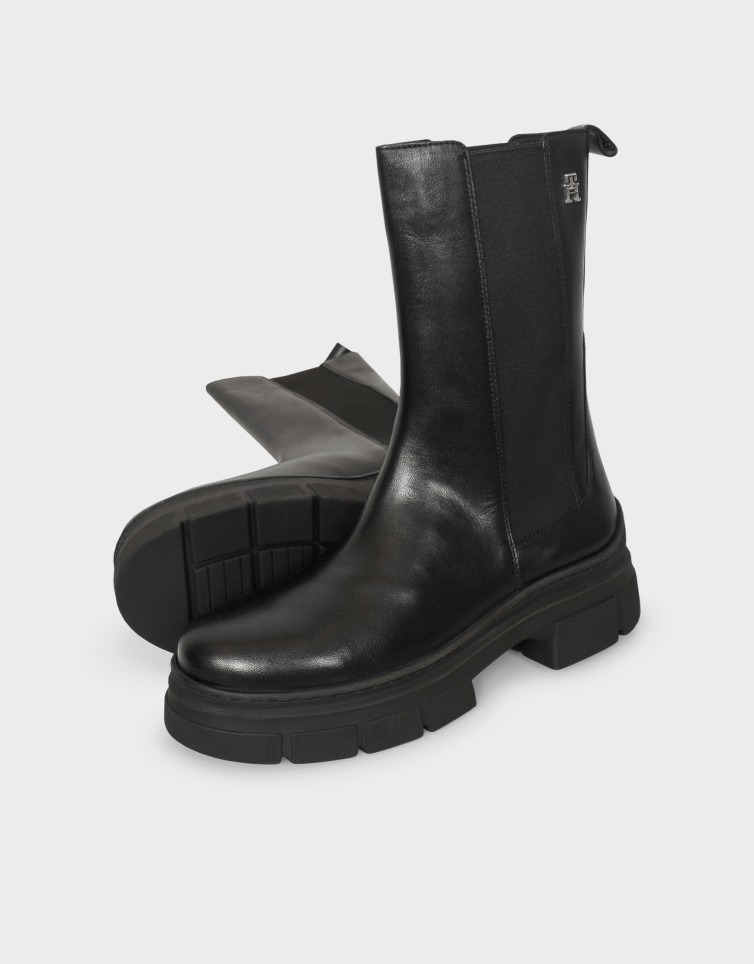 ESSENTIAL LEATHER CHELSEA BOOT