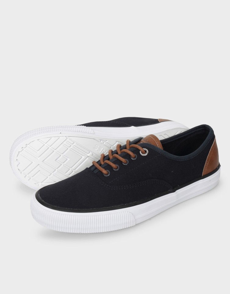CURTIS CASUAL CANVAS