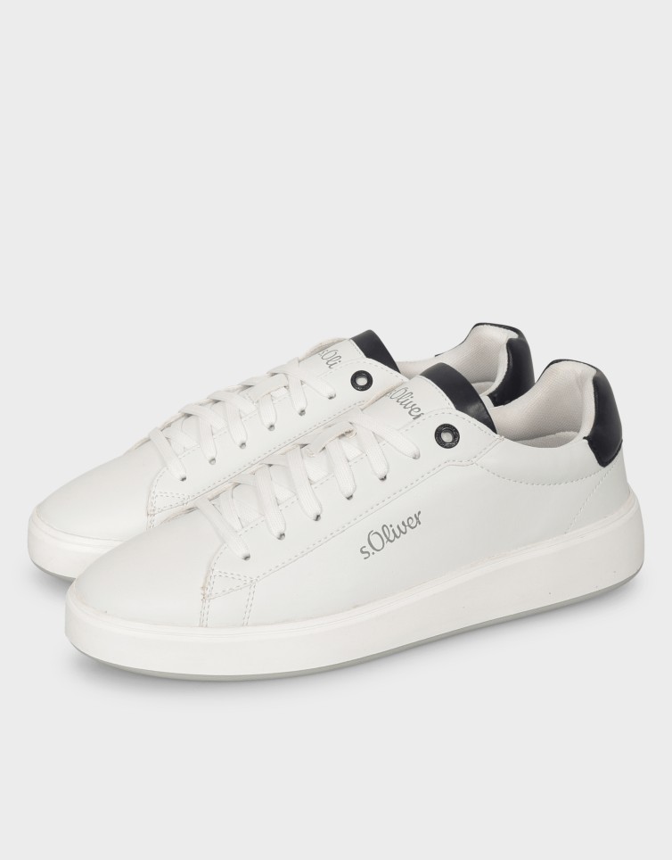 CASUAL V. SNEAKERS