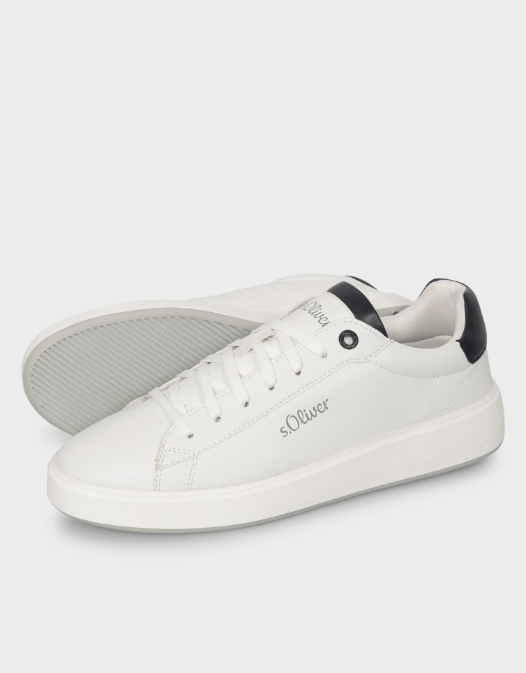 CASUAL V. SNEAKERS