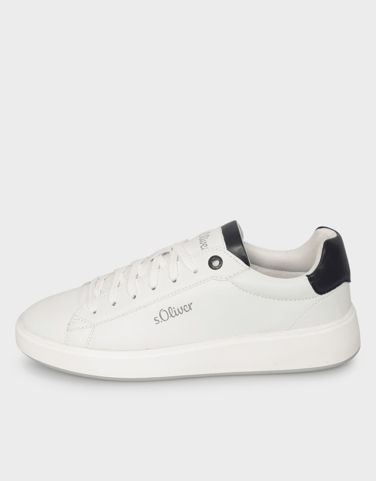 CASUAL V. SNEAKERS