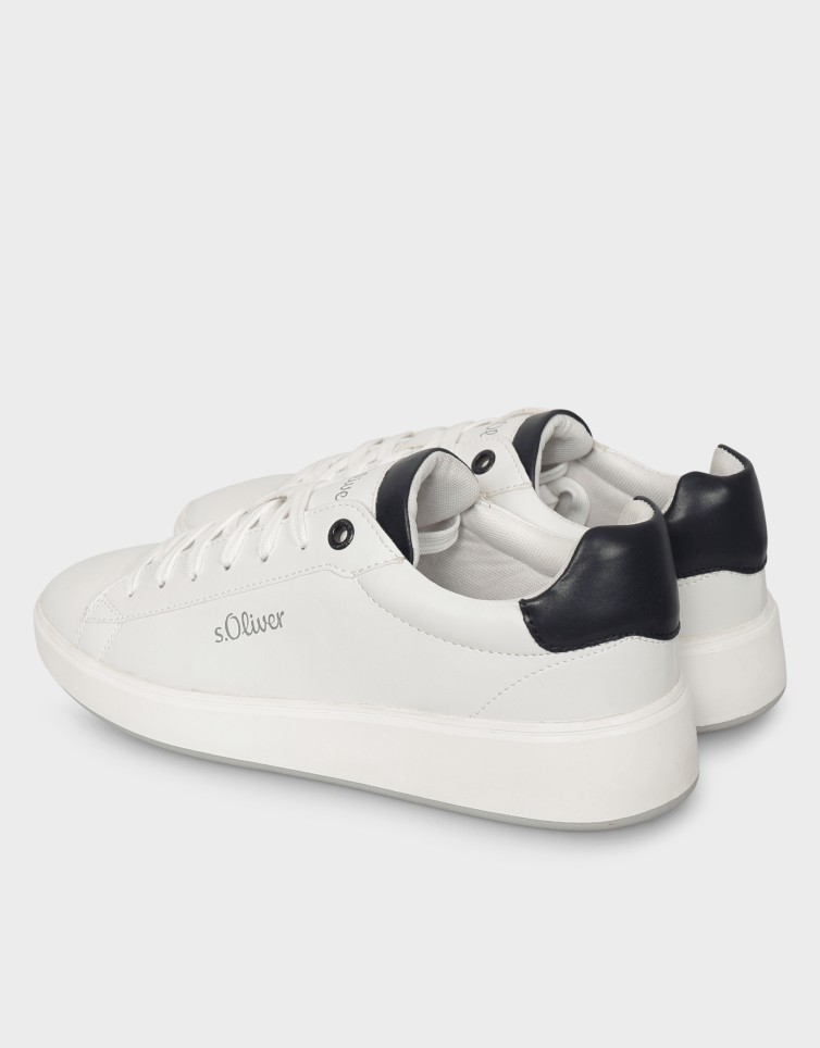 CASUAL V. SNEAKERS