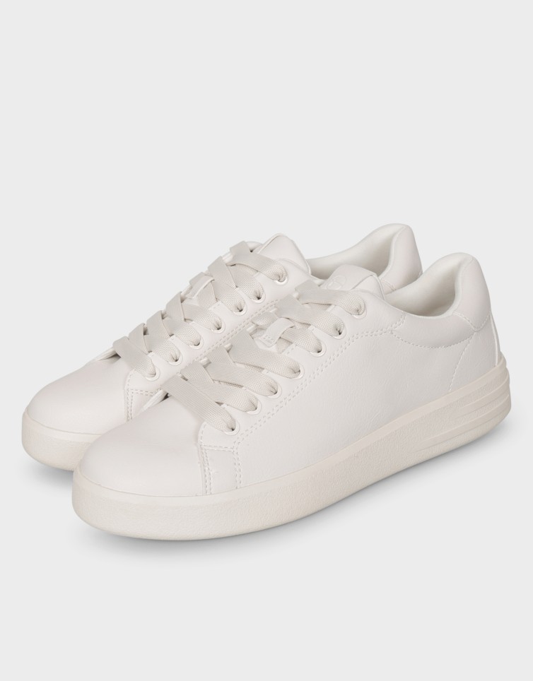 CASUAL SNEAKERS