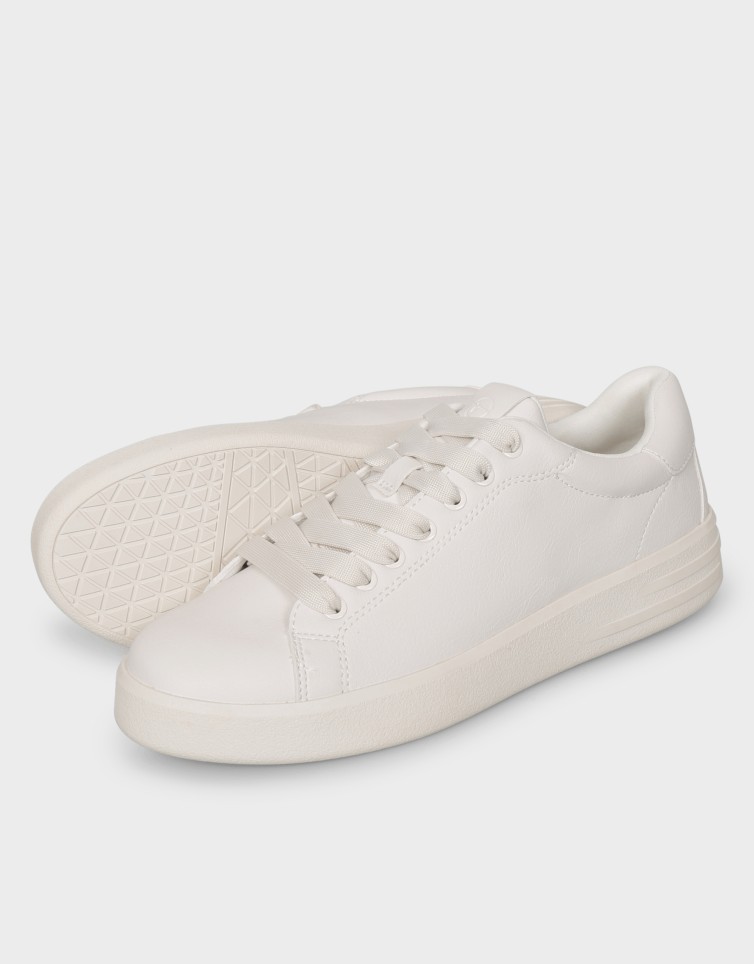CASUAL SNEAKERS