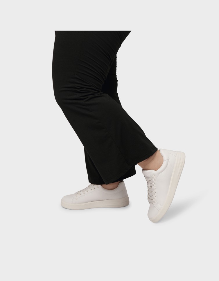CASUAL SNEAKERS