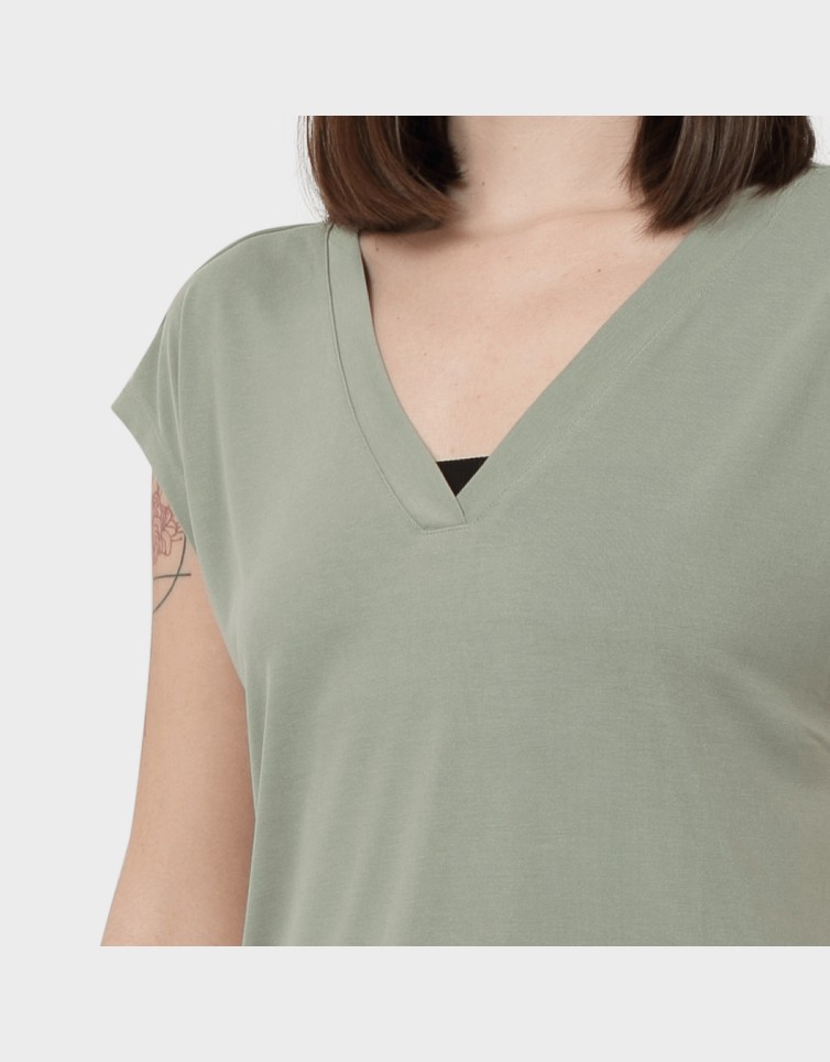 FREE LIFE V-NECK TOP