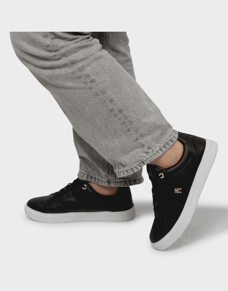 ELEVATED ESSENT SNEAKER