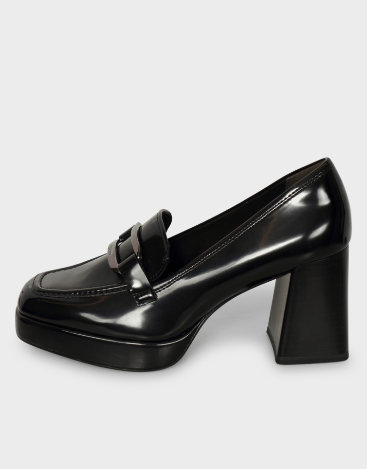 SQUARE HEELS