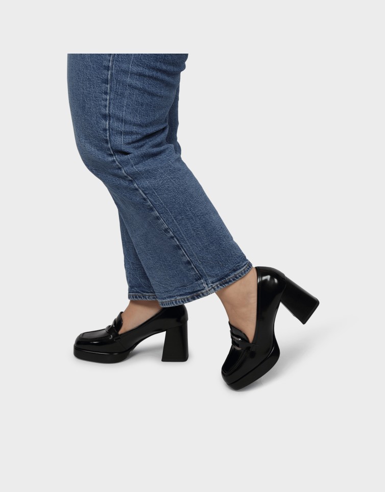SQUARE HEELS