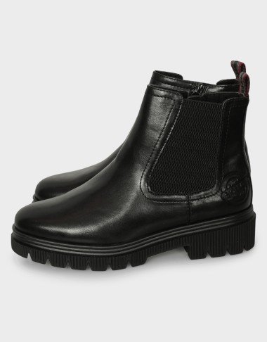 CHELSEA BOOTS