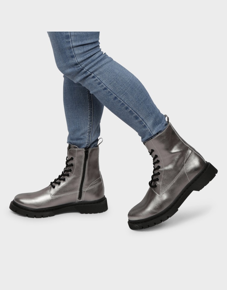 METALLIC BOOTS