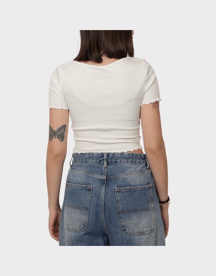 BETTY LIFE S/S V-NECK TOP