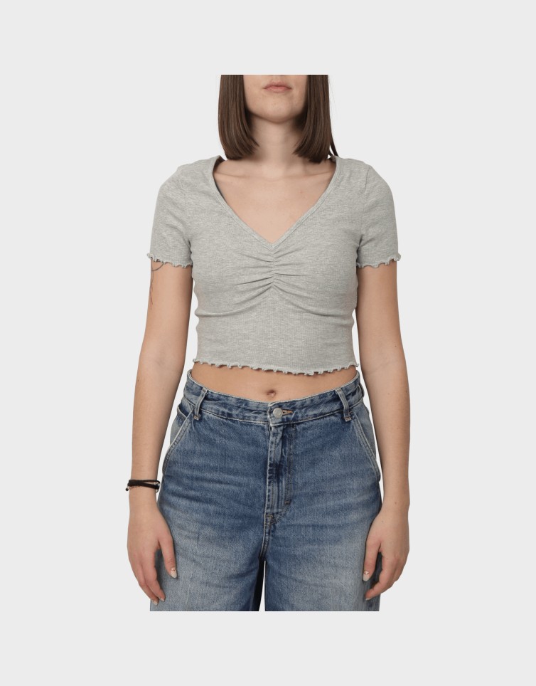 BETTY LIFE S/S V-NECK TOP