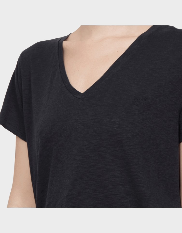 STUDIOS SLUB EMB VEE TEE