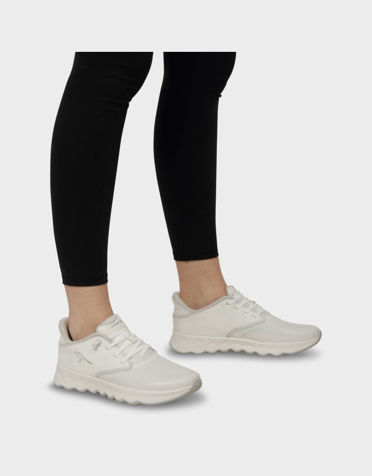 WOMEN LACE-UP
