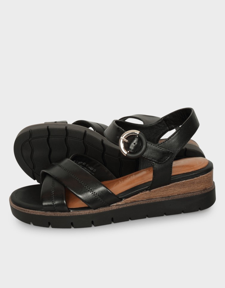 CROSSED SANDALS