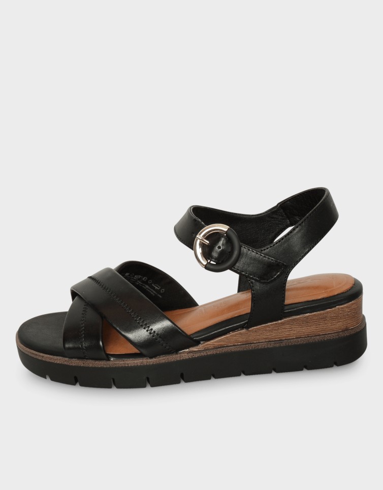 CROSSED SANDALS
