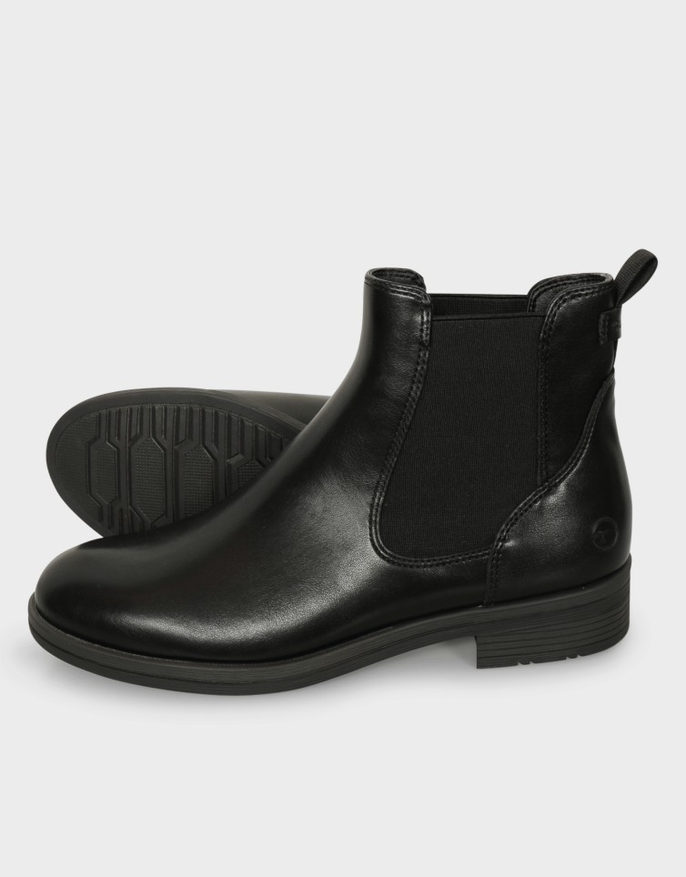 CHELSEA BOOTS