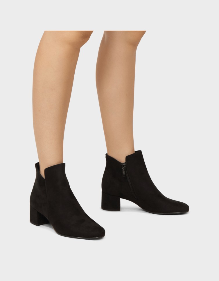 ZIPPED CLASSIC BOOTS