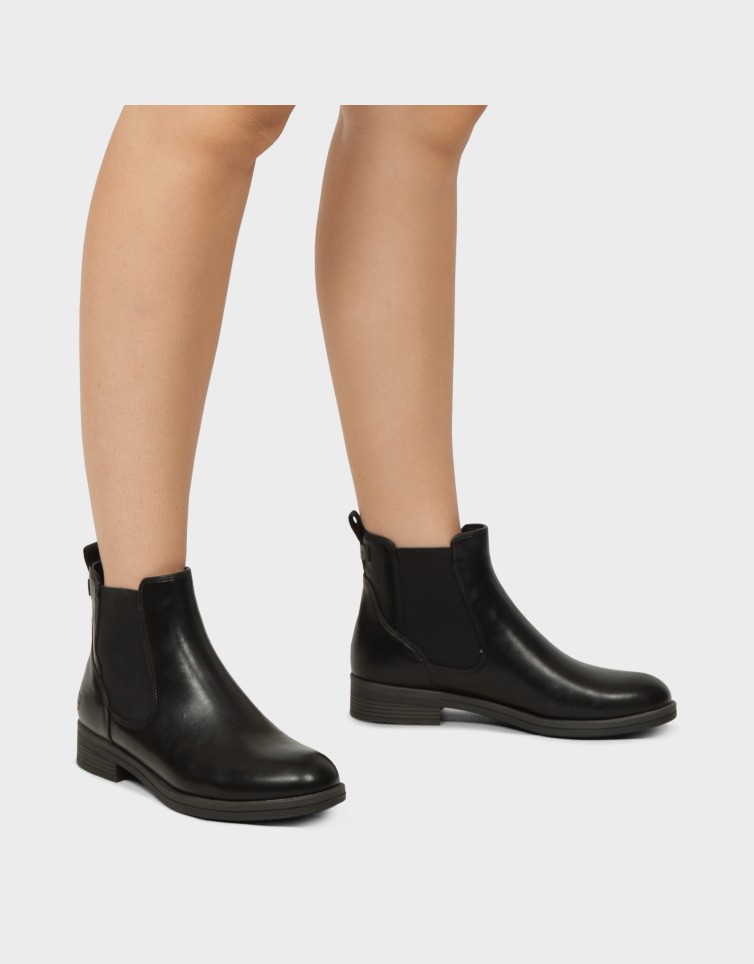 CHELSEA BOOTS