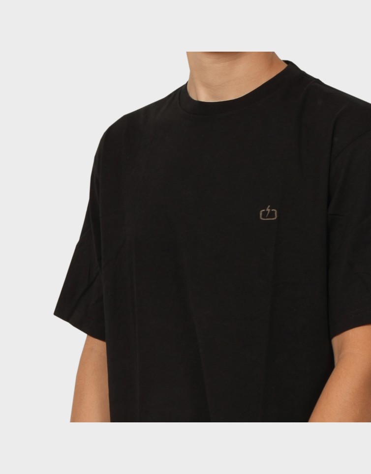 ESSENTIAL TEE