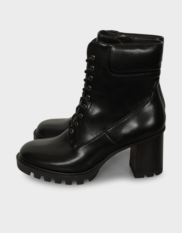 LOW BOOTS