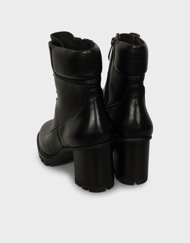 LOW BOOTS