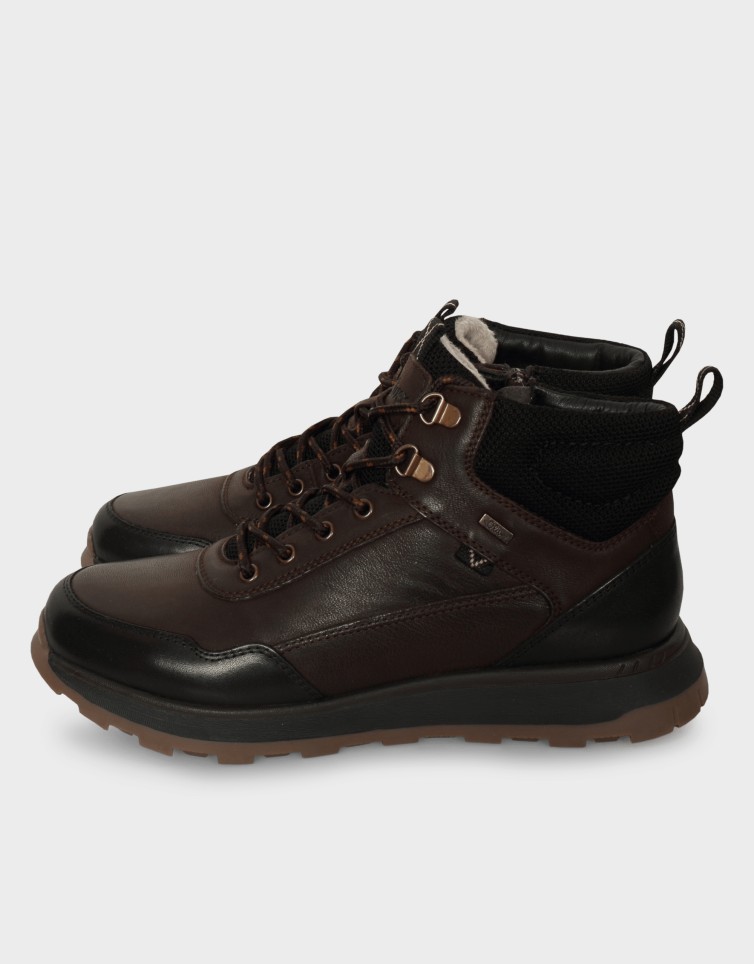 LACED UP LEATHER BOOTS