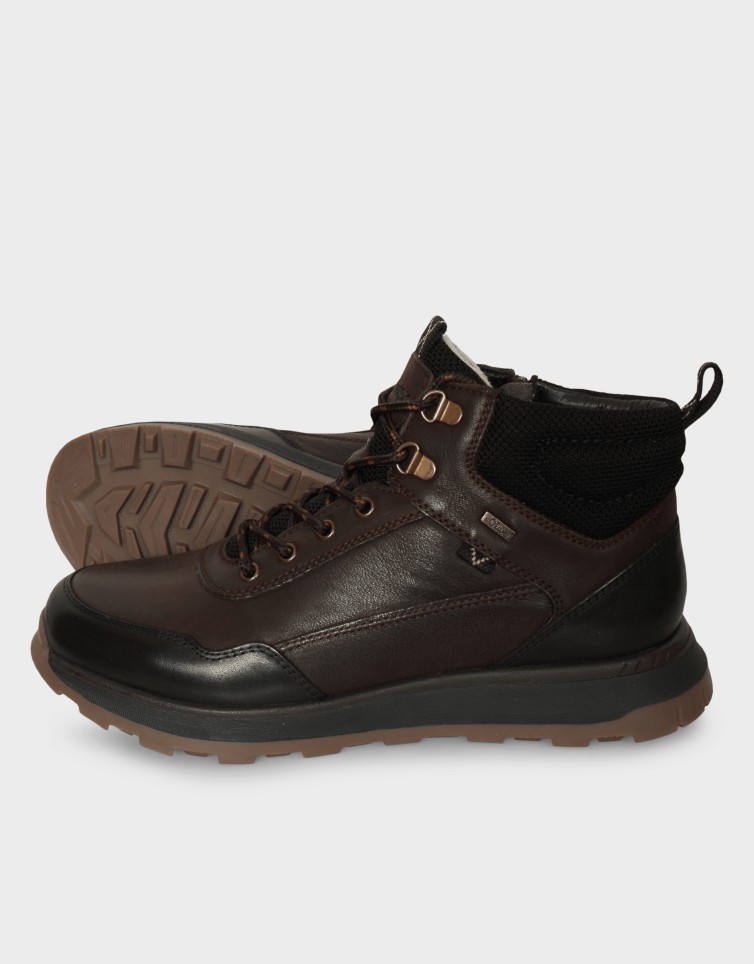 LACED UP LEATHER BOOTS