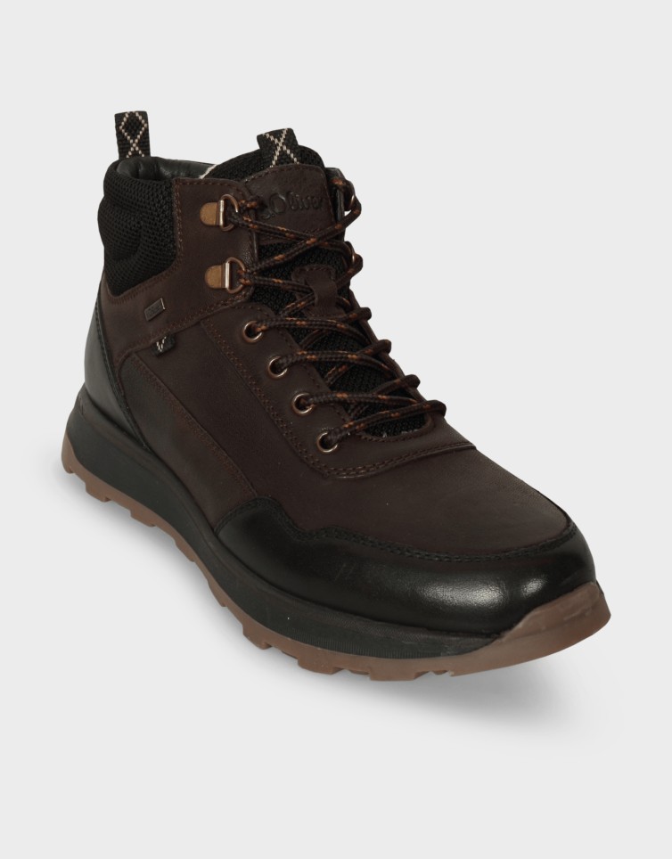 LACED UP LEATHER BOOTS
