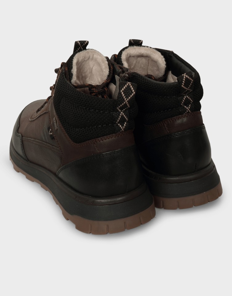 LACED UP LEATHER BOOTS