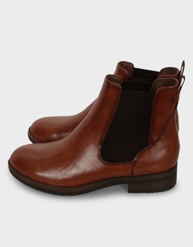 CHELSEA BOOTS