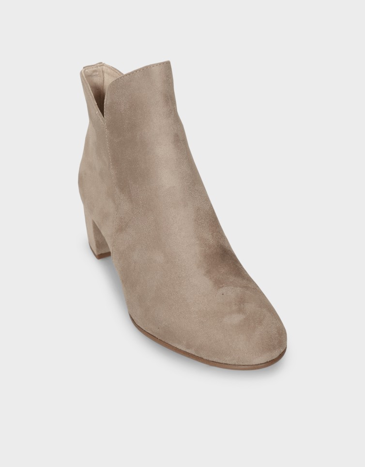 ZIPPED CLASSIC BOOTS