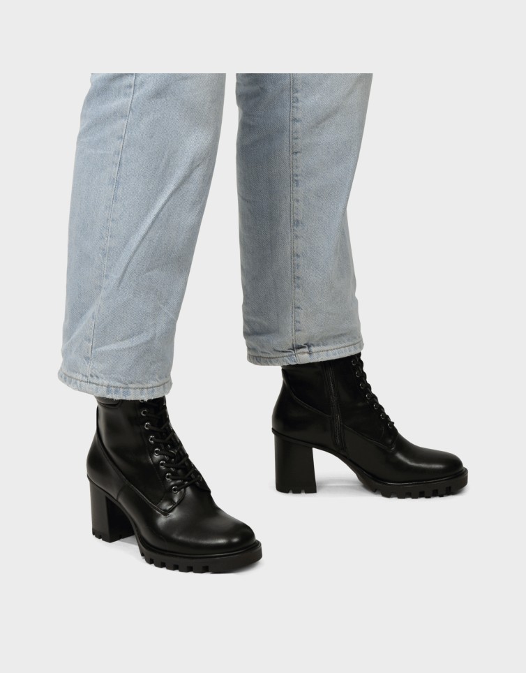 LOW BOOTS