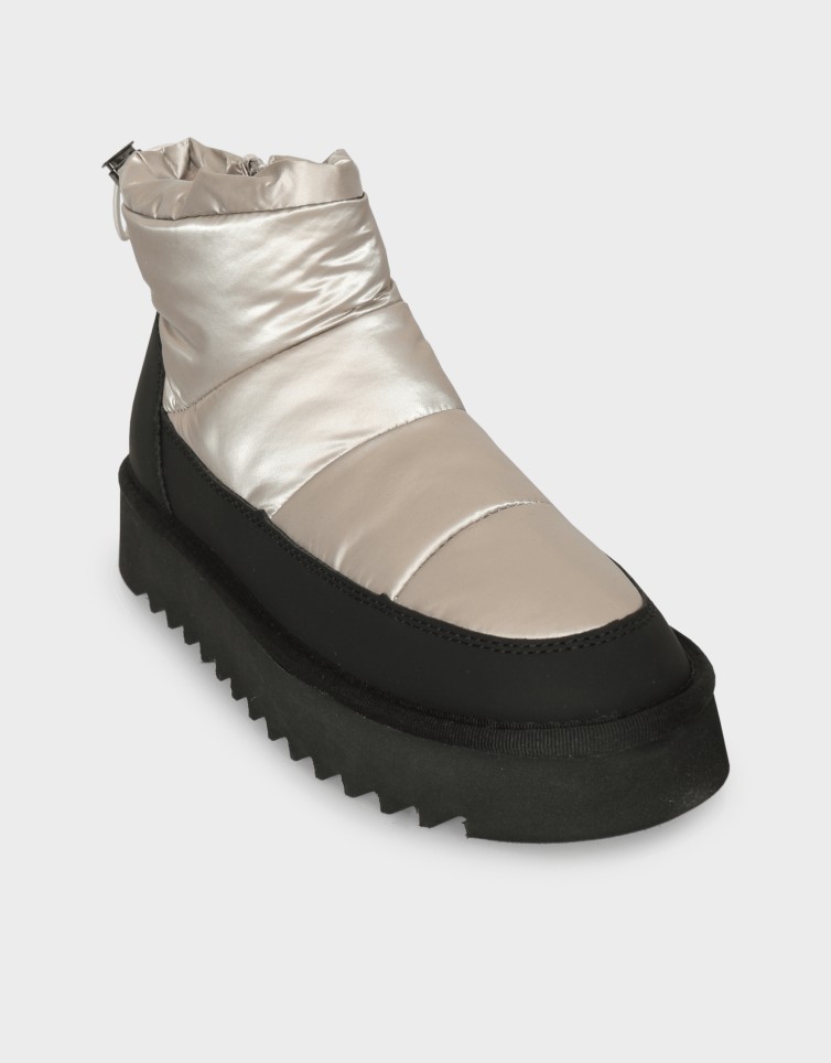 WOMEN BOOTS