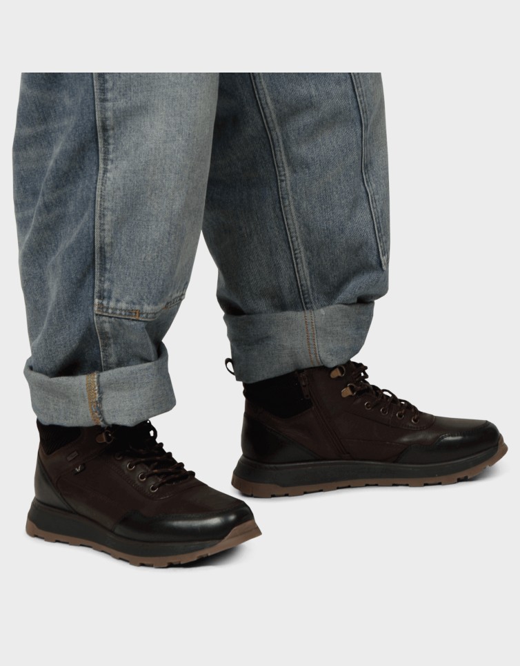 LACED UP LEATHER BOOTS