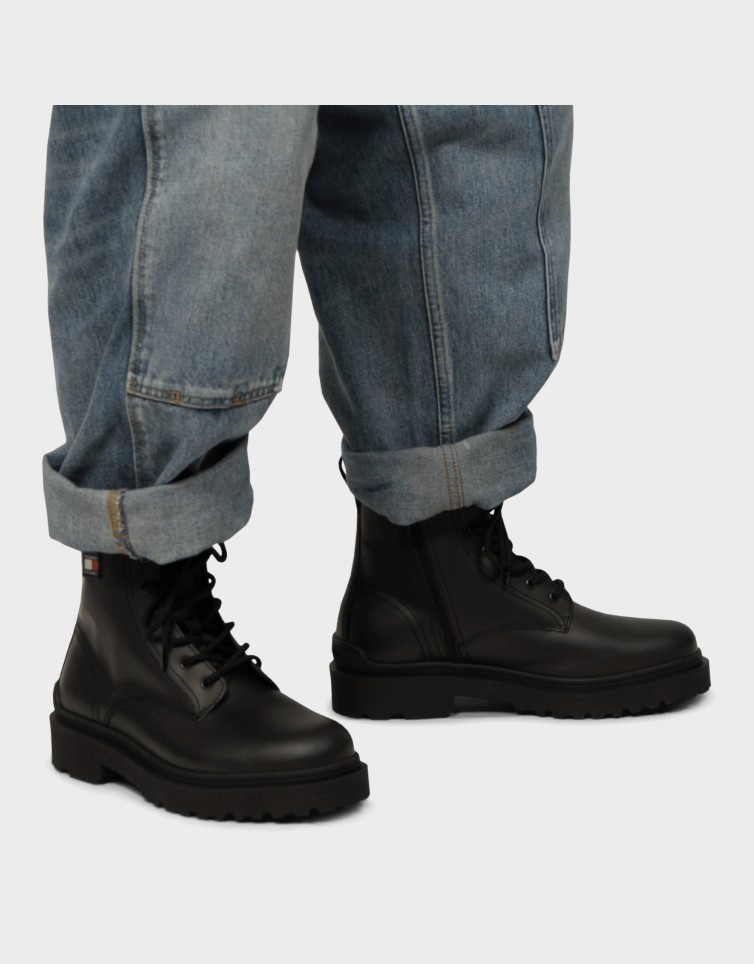 LACE UP RUBBERIZED