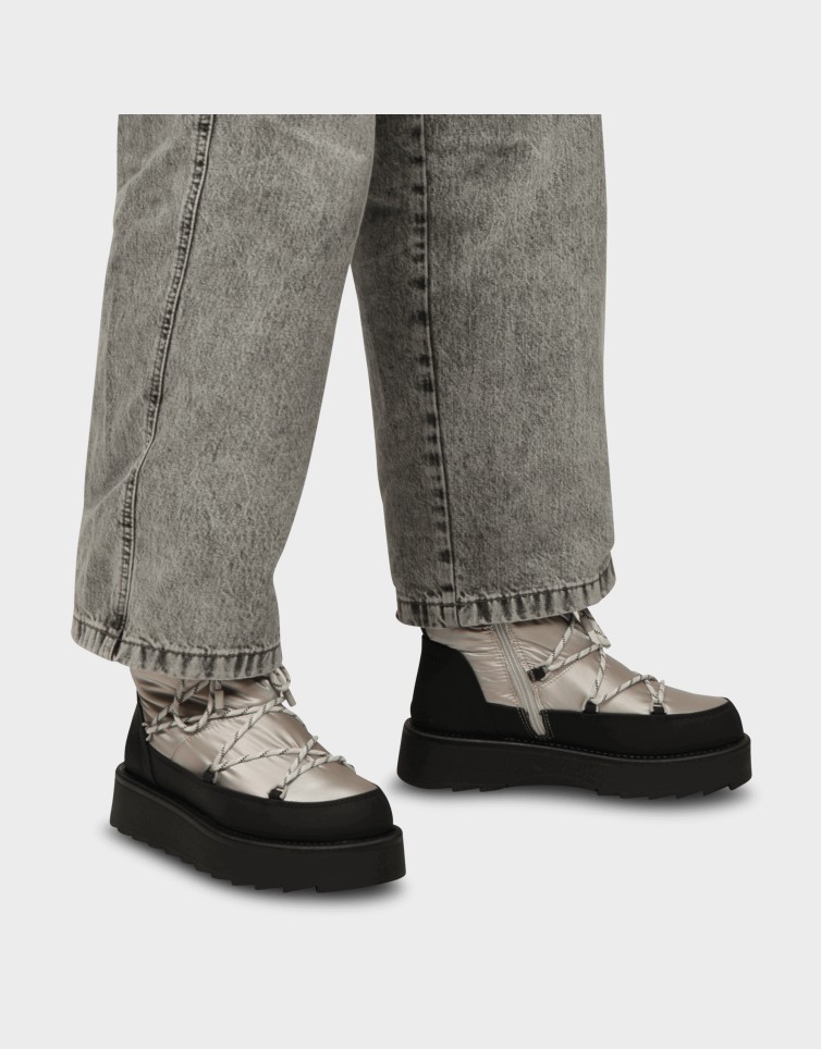 FUR BOOTS