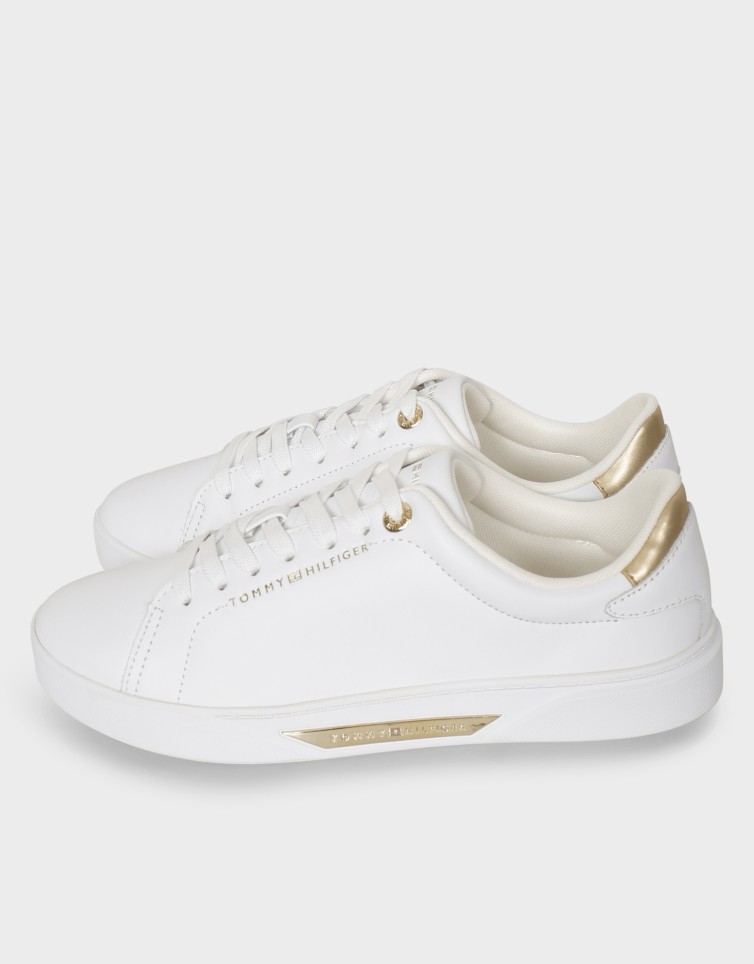 ESSENTIAL CHIC COURT